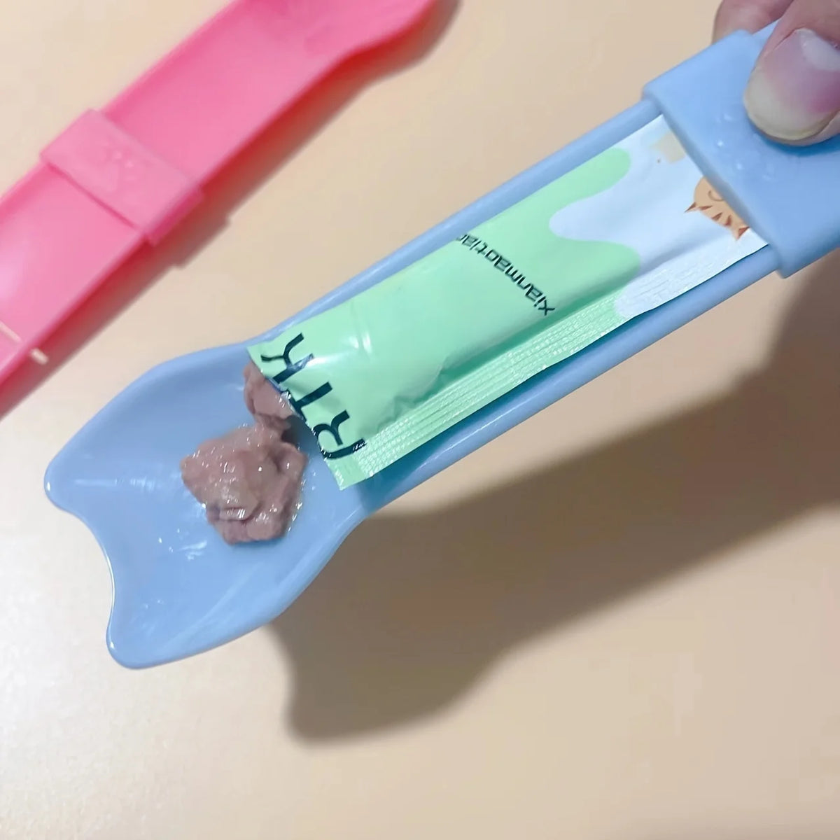 Cuchara para snacks cremosos de gato