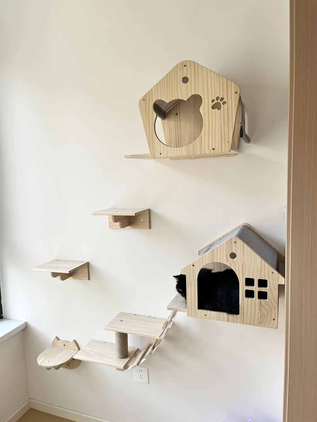 Casita y estantes de pared para gatos