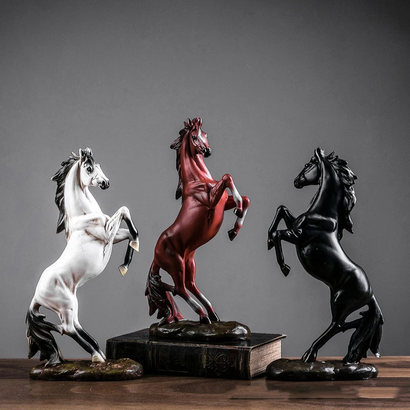 Escultura de caballo de resina